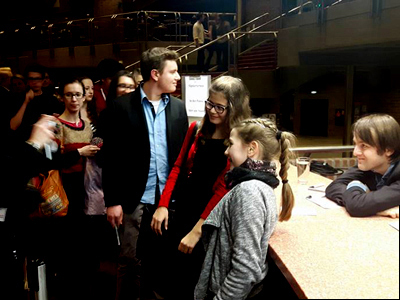 Daniil Trifonov greets concertgoers at a Munich Philharmonic Jugendkonzert